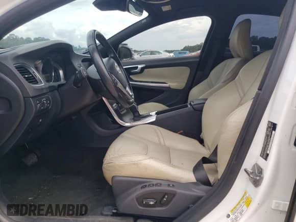 2015 Volvo S60 T5 Drive-E Platinum с VIN YV140MFM0F2355504, выставлен на аукционе Copart как лот 60310125 с пробегом 93 375 миль миль и Списание • Salvage title. История ставок и продаж доступна на DreamBid. Изображение 7.