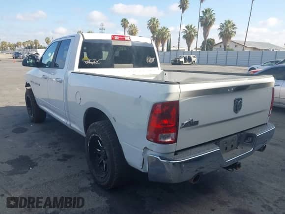 2011 Ram 1500 Big Horn z VIN 1D7RB1GT8BS703947, wystawiony jako IAAI lot #43206388 z przebiegiem 251 282 mil mil oraz . Historia ofert i sprzedaży dostępna na DreamBid. Obrazek 3.