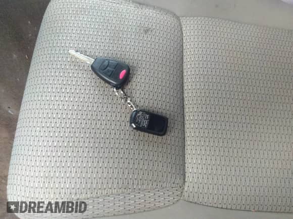 2007 Jeep Commander Sport z VIN 1J8HG48N17C550251, wystawiony jako IAAI lot #42506732 z przebiegiem 143 329 mil mil oraz . Historia ofert i sprzedaży dostępna na DreamBid. Obrazek 11.