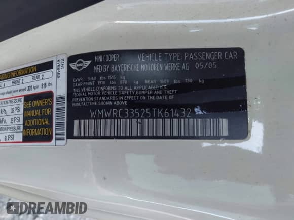 2005 MINI Hardtop z VIN WMWRC33525TK61432, wystawiony jako IAAI lot #43381004 z przebiegiem 141 379 mil mil oraz . Historia ofert i sprzedaży dostępna na DreamBid. Obrazek 9.