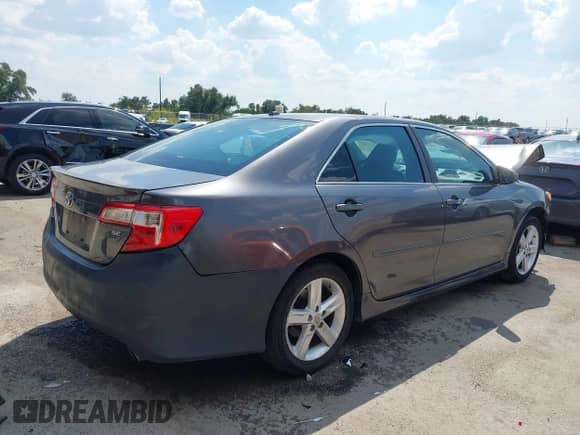 2014 Toyota Camry L z VIN 4T1BF1FK9EU324324, wystawiony jako IAAI lot #43235190 z przebiegiem 132 269 mil mil oraz . Historia ofert i sprzedaży dostępna na DreamBid. Obrazek 4.