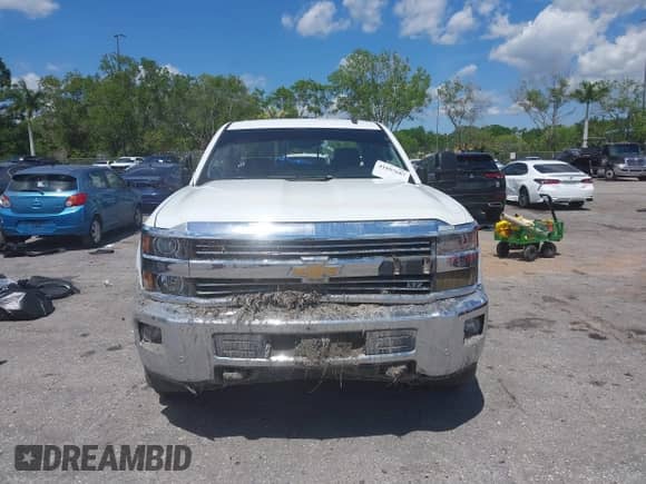 2015 Chevrolet Silverado 2500HD LTZ z VIN 1GC1CWEG9FF126514, wystawiony jako IAAI lot #41897687 z przebiegiem 207 231 mil mil oraz . Historia ofert i sprzedaży dostępna na DreamBid. Obrazek 12.