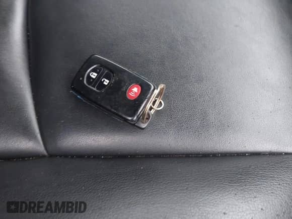 2015 Toyota Prius Two z VIN JTDZN3EU0FJ019141, wystawiony jako IAAI lot #43424590 z przebiegiem 314 060 mil mil oraz . Historia ofert i sprzedaży dostępna na DreamBid. Obrazek 11.