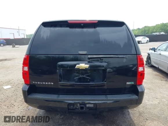 2010 Chevrolet Suburban LT with VIN 1GNUKJE34AR270941, listed as a IAAI auction lot 42282019 with 196,122 mi miles and . Bid and sale history available at DreamBid. Image 16.