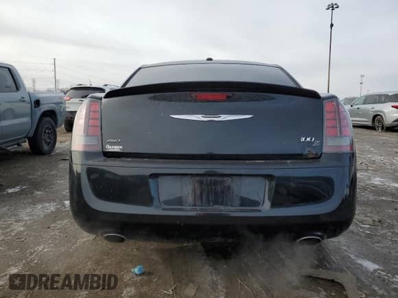 2014 Chrysler 300 S with VIN 2C3CCAGTXEH222448, listed as a Copart auction lot 44384355 with 200,981 mi miles and Clean title. Bid and sale history available at DreamBid. Image 6.