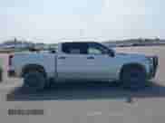 2022 Chevrolet Silverado 1500 LT Trail Boss z VIN 3GCPYFED3NG210844, wystawiony jako IAAI lot #42403476 z przebiegiem 14 197 mil mil oraz . Historia ofert i sprzedaży dostępna na DreamBid. Obrazek 14.