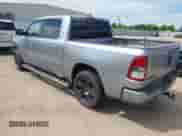 2022 Ram 1500 Big Horn z VIN 1C6RREFT2NN253608, wystawiony jako IAAI lot #42020587 z przebiegiem 44 509 mil mil oraz . Historia ofert i sprzedaży dostępna na DreamBid. Obrazek 3.