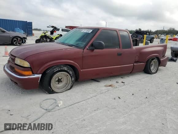 2001 Chevrolet S-10 с VIN 1GCCS195218141358, выставлен на аукционе Copart как лот 45118945 с пробегом 189 314 миль миль и Списание • Salvage title. История ставок и продаж доступна на DreamBid. Изображение 1.