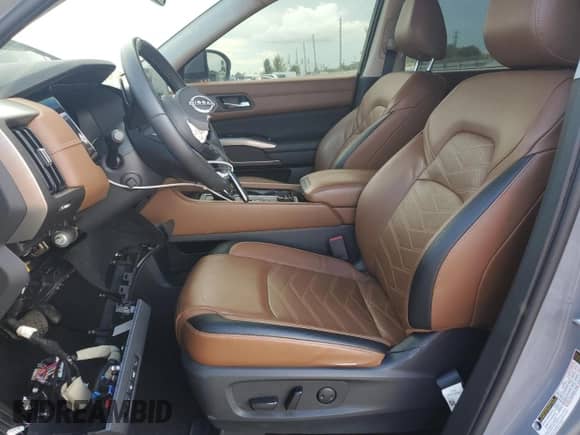 2023 Nissan Pathfinder Platinum z VIN 5N1DR3DK9PC215868, wystawiony jako Copart lot #81480735 z przebiegiem 38 188 mil mil oraz Szkoda całkowita • Salvage title. Historia ofert i sprzedaży dostępna na DreamBid. Obrazek 7.