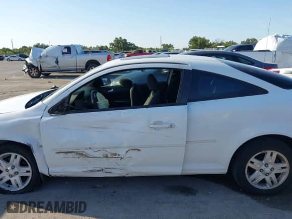 2007 Chevrolet Cobalt LT с VIN 1G1AL15F177370415, выставлен на аукционе IAAI как лот 43010521 с пробегом 112 842 миль миль и . История ставок и продаж доступна на DreamBid. Изображение 14.