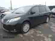 2014 Toyota Sienna Limited с VIN 5TDDK3DCXES076542, выставлен на аукционе IAAI как лот 41559021 с пробегом Не указан миль и . История ставок и продаж доступна на DreamBid. Изображение 16.