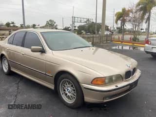 1999 BMW 5 Series 528i с VIN WBADM6330XBY27989, выставлен на аукционе Copart как лот 42428525 с пробегом 149 555 миль миль и Чистый • Clean title. История ставок и продаж доступна на DreamBid. Изображение 1.