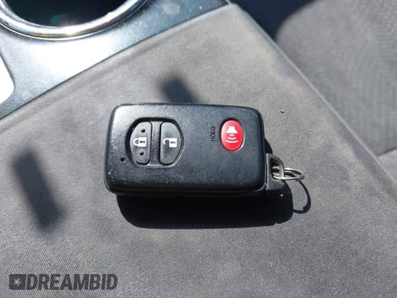 2013 Toyota Prius Two с VIN JTDZN3EU2D3255680, выставлен на аукционе IAAI как лот 43085538 с пробегом Не указан миль и . История ставок и продаж доступна на DreamBid. Изображение 11.