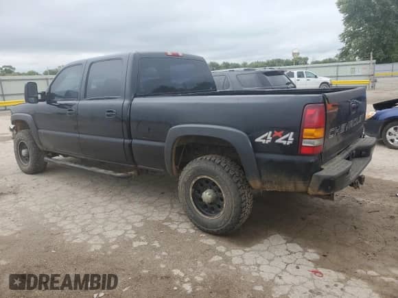 2002 Chevrolet Silverado 2500HD LS с VIN 1GCHK23U62F205135, выставлен на аукционе Copart как лот 71025955 с пробегом 255 159 миль миль и Списание • Salvage title. История ставок и продаж доступна на DreamBid. Изображение 2.