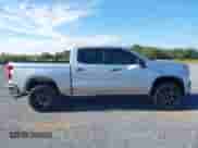 2020 Chevrolet Silverado 1500 Custom z VIN 3GCPWBEH7LG202518, wystawiony jako IAAI lot #43323804 z przebiegiem 144 041 mil mil oraz . Historia ofert i sprzedaży dostępna na DreamBid. Obrazek 13.