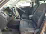 2010 Volkswagen Tiguan SE с VIN WVGBV7AX1AW509040, выставлен на аукционе Copart как лот 67678975 с пробегом 115 980 миль миль и Списание • Salvage title. История ставок и продаж доступна на DreamBid. Изображение 7.