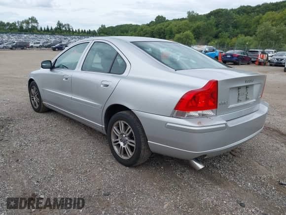 2007 Volvo S60 2.5L Turbo с VIN YV1RH592X72626245, выставлен на аукционе IAAI как лот 43088461 с пробегом 193 598 миль миль и . История ставок и продаж доступна на DreamBid. Изображение 3.