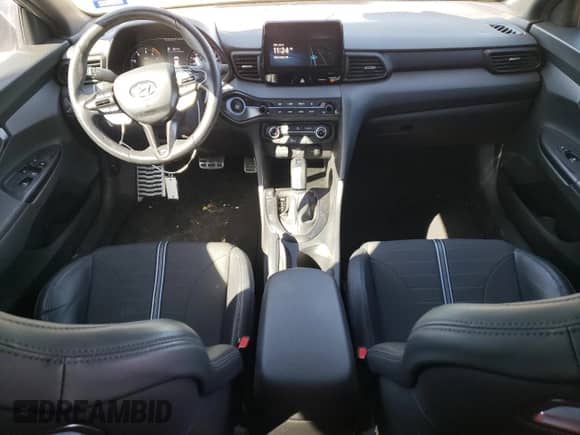 2021 Hyundai Veloster z VIN KMHT36AH9MU010337, wystawiony jako Copart lot #87407014 z przebiegiem 47 193 mil mil oraz Szkoda całkowita • Salvage title. Historia ofert i sprzedaży dostępna na DreamBid. Obrazek 8.