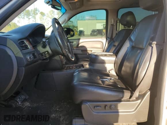 2010 Chevrolet Avalanche LTZ with VIN 3GNNCGE0XAG257069, listed as a Copart auction lot 45189615 with 206,377 mi miles and Salvage title. Bid and sale history available at DreamBid. Image 7.