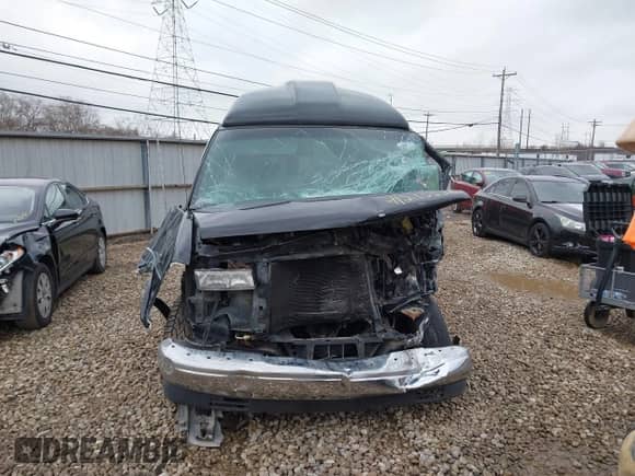 2002 Chevrolet Express z VIN 1GBFG15RX21198820, wystawiony jako IAAI lot #41215536 z przebiegiem Nie podano mil oraz . Historia ofert i sprzedaży dostępna na DreamBid. Obrazek 12.