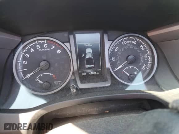2022 Toyota Tacoma SR5 with VIN 3TMDZ5BN1NM135571, listed as a Copart auction lot 83828775 with 44,806 mi miles and Salvage title. Bid and sale history available at DreamBid. Image 9.
