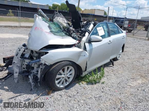 2013 Toyota Camry LE z VIN 4T1BD1FK5DU096620, wystawiony jako IAAI lot #43070799 z przebiegiem Nie podano mil oraz . Historia ofert i sprzedaży dostępna na DreamBid. Obrazek 2.