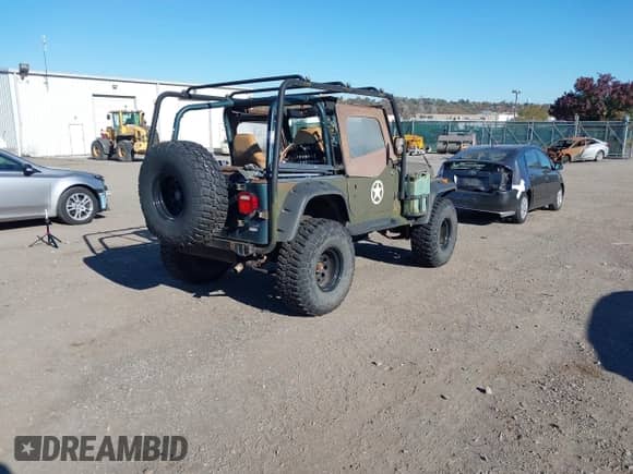 1992 Jeep Wrangler with VIN 2J4FY29S7NJ543564, listed as a IAAI auction lot 43547447 with Not provided miles and . Bid and sale history available at DreamBid. Image 4.
