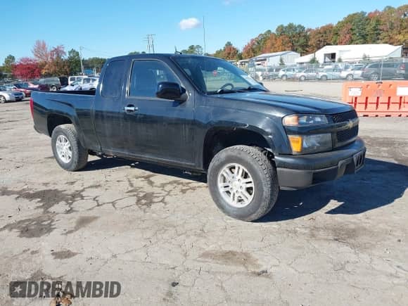 2012 Chevrolet Colorado 1LT z VIN 1GCJTCFE0C8135615, wystawiony jako IAAI lot #43597245 z przebiegiem 114 844 mil mil oraz . Historia ofert i sprzedaży dostępna na DreamBid. Obrazek 1.