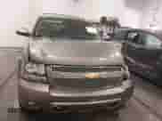 2014 Chevrolet Suburban LTZ z VIN 1GNSKKE73ER178600, wystawiony jako IAAI lot #41893913 z przebiegiem 193 780 mil mil oraz . Historia ofert i sprzedaży dostępna na DreamBid. Obrazek 12.