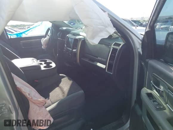 2017 Ram 1500 Big Horn z VIN 1C6RR7LT6HS504085, wystawiony jako IAAI lot #42187153 z przebiegiem 220 840 mil mil oraz . Historia ofert i sprzedaży dostępna na DreamBid. Obrazek 5.