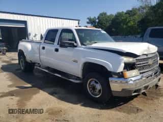 2005 Chevrolet Silverado 3500 LT z VIN 1GCJC33295F944586, wystawiony jako Copart lot #71230574 z przebiegiem 326 804 mil mil oraz Szkoda całkowita • Salvage title. Historia ofert i sprzedaży dostępna na DreamBid. Obrazek 4.