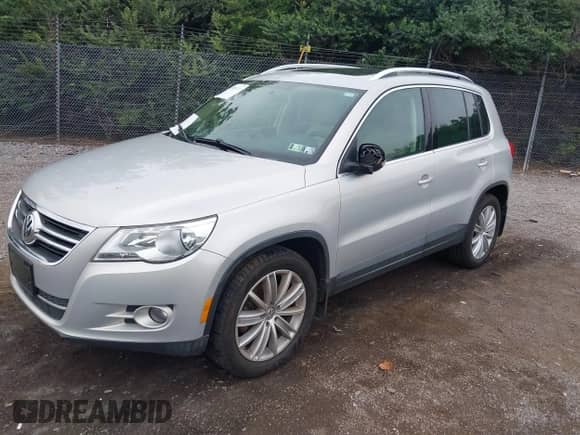 2011 Volkswagen Tiguan S with VIN WVGBV7AX0BW514599, listed as a IAAI auction lot 43051133 with 124,921 mi miles and . Bid and sale history available at DreamBid. Image 2.