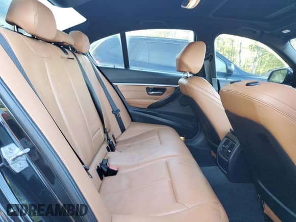 2018 BMW 3 Series 330i xDrive z VIN WBA8D9C50JEB35471, wystawiony jako Copart lot #80644555 z przebiegiem 195 409 mil mil oraz Czysty tytuł • Clean title. Historia ofert i sprzedaży dostępna na DreamBid. Obrazek 10.