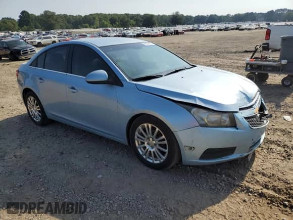 2011 Chevrolet Cruze ECO 1XF z VIN 1G1PJ5S96B7268459, wystawiony jako Copart lot #66658985 z przebiegiem Nie podano mil oraz Szkoda całkowita • Salvage title. Historia ofert i sprzedaży dostępna na DreamBid. Obrazek 4.