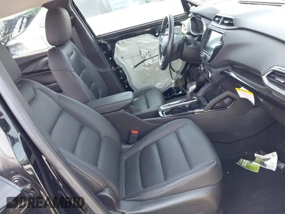 2022 Chevrolet TrailBlazer LT with VIN KL79MPS27NB006308, listed as a IAAI auction lot 42577391 with 58,999 mi miles and . Bid and sale history available at DreamBid. Image 5.