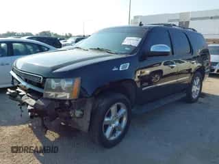 2011 Chevrolet Tahoe LTZ z VIN 1GNSCCE04BR400210, wystawiony jako IAAI lot #42915250 z przebiegiem 199 282 mil mil oraz . Historia ofert i sprzedaży dostępna na DreamBid. Obrazek 2.