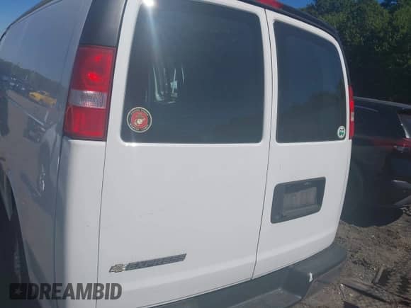 2020 Chevrolet Express Cargo with VIN 1GCWGAFP0L1275091, listed as a IAAI auction lot 43069625 with 65,952 mi miles and . Bid and sale history available at DreamBid. Image 16.