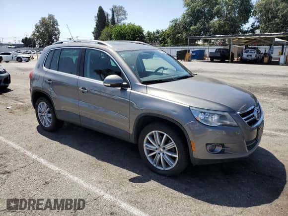 2011 Volkswagen Tiguan SEL с VIN WVGAV7AXXBW549291, выставлен на аукционе Copart как лот 61309895 с пробегом 89 428 миль миль и Списание • Salvage title. История ставок и продаж доступна на DreamBid. Изображение 4.