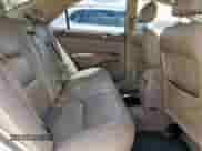 2002 Toyota Camry LE z VIN 4T1BE32K52U027812, wystawiony jako Copart lot #60468345 z przebiegiem 174 180 mil mil oraz Czysty tytuł • Clean title. Historia ofert i sprzedaży dostępna na DreamBid. Obrazek 10.