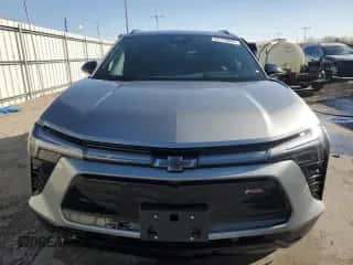 2024 Chevrolet Blazer EV eAWD RS z VIN 3GNKDCRJ0RS118766, wystawiony jako Copart lot #53173545 z przebiegiem 7 375 mil mil oraz Szkoda całkowita • Salvage title. Historia ofert i sprzedaży dostępna na DreamBid. Obrazek 5.