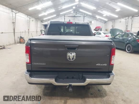 2022 Ram 1500 Big Horn z VIN 1C6RRFFG2NN410725, wystawiony jako IAAI lot #43107175 z przebiegiem 26 975 mil mil oraz . Historia ofert i sprzedaży dostępna na DreamBid. Obrazek 16.
