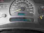 2003 Chevrolet Tahoe LS z VIN 1GNEC13T73R166712, wystawiony jako IAAI lot #43251150 z przebiegiem 243 592 mil mil oraz . Historia ofert i sprzedaży dostępna na DreamBid. Obrazek 7.