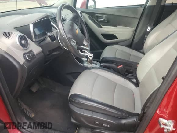 2015 Chevrolet Trax LTZ z VIN KL7CJTSB0FB199135, wystawiony jako Copart lot #86822035 z przebiegiem 76 454 mil mil oraz Czysty tytuł • Clean title. Historia ofert i sprzedaży dostępna na DreamBid. Obrazek 7.