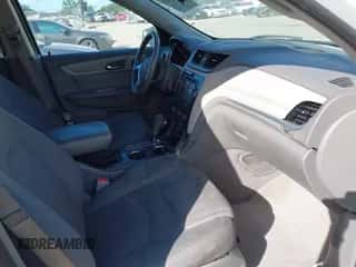 2014 Chevrolet Traverse LT z VIN 1GNKRGKD1EJ342508, wystawiony jako IAAI lot #43434525 z przebiegiem 169 068 mil mil oraz . Historia ofert i sprzedaży dostępna na DreamBid. Obrazek 5.
