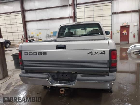 1999 Dodge 1500 z VIN 1B7HF13Z1XJ547042, wystawiony jako IAAI lot #41480882 z przebiegiem 101 270 mil mil oraz . Historia ofert i sprzedaży dostępna na DreamBid. Obrazek 17.
