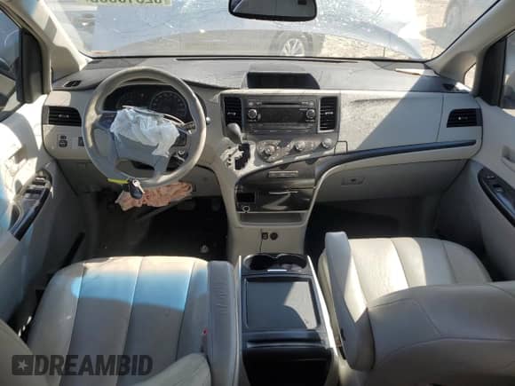 2011 Toyota Sienna LE с VIN 5TDKK3DC9BS075837, выставлен на аукционе Copart как лот 82310565 с пробегом 200 043 миль миль и Списание • Salvage title. История ставок и продаж доступна на DreamBid. Изображение 8.