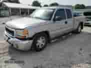 2005 GMC Sierra 1500 SLE z VIN 1GTEC19TX5Z358273, wystawiony jako Copart lot #56837975 z przebiegiem 111 223 mil mil oraz Szkoda całkowita • Salvage title. Historia ofert i sprzedaży dostępna na DreamBid. Obrazek 1.