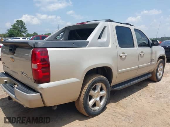 2007 Chevrolet Avalanche 3LT with VIN 3GNEC12017G158750, listed as a IAAI auction lot 42318656 with 263,192 mi miles and . Bid and sale history available at DreamBid. Image 4.