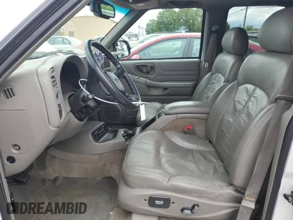 2000 Chevrolet Blazer LT с VIN 1GNCS13W8Y2335804, выставлен на аукционе Copart как лот 57310095 с пробегом 120 743 миль миль и Списание • Salvage title. История ставок и продаж доступна на DreamBid. Изображение 7.