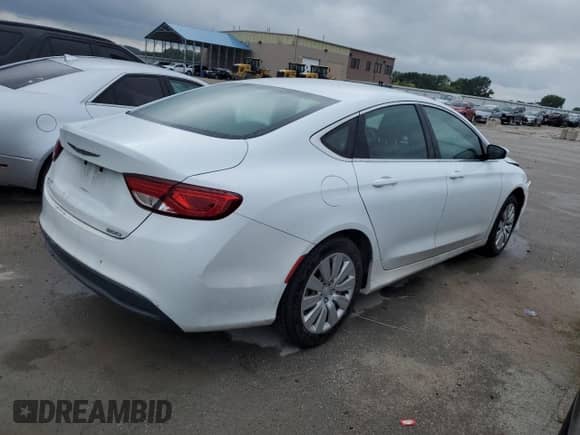 2016 Chrysler 200 LX z VIN 1C3CCCFB7GN120992, wystawiony jako Copart lot #66350864 z przebiegiem 103 500 mil mil oraz Szkoda całkowita • Salvage title. Historia ofert i sprzedaży dostępna na DreamBid. Obrazek 3.